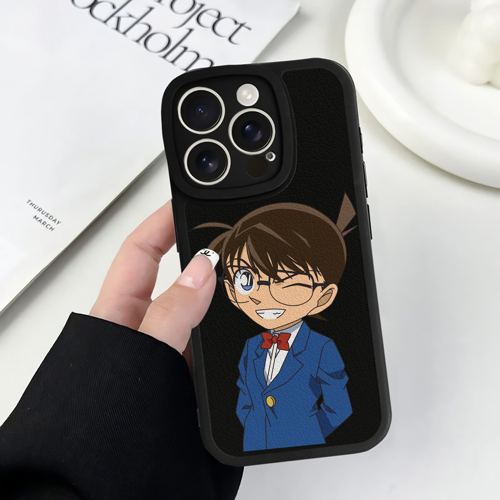 （画像用） 名探偵コナン 江戸川 コナン Detective Conan Conan Edogawa 【iPhone 16シリーズ対応】シリコンスマホケース（レザー調） 材質：シリコン